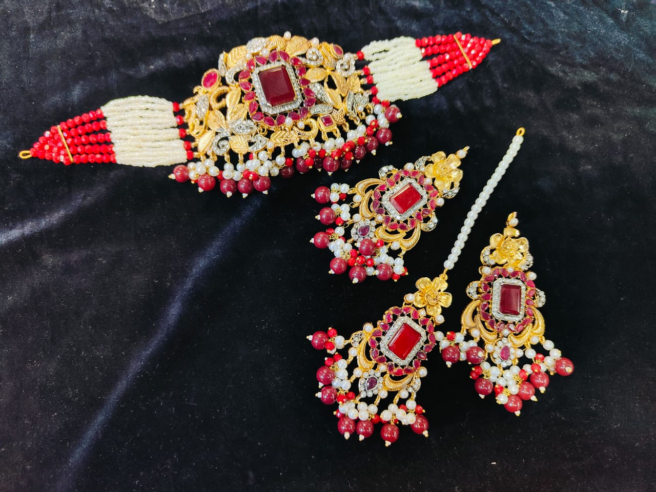 Fine Quality Neacklace Set