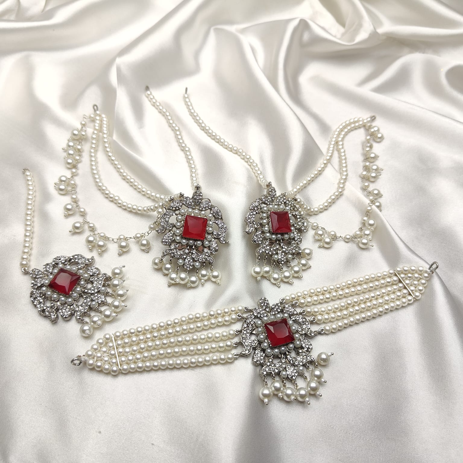 White Pearls Choker Set