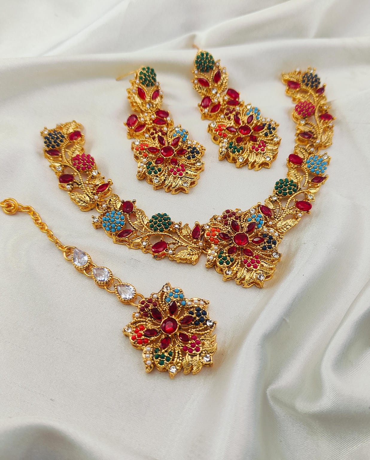 Gold Polish Neacklace Set