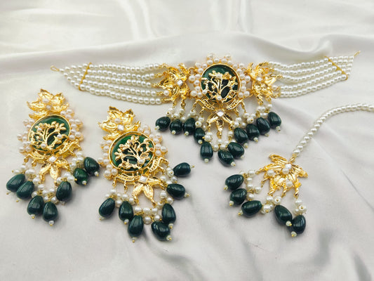 Golden Base Neacklace Set