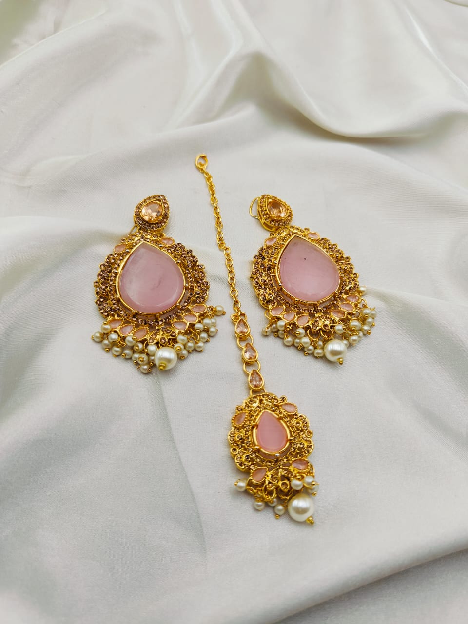 Stones Tika & Earrings