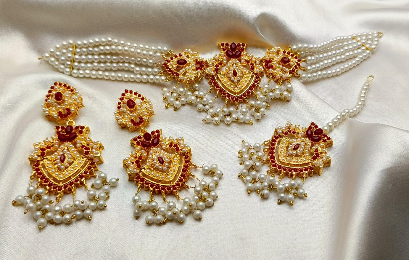 Fine Quality Neacklace Set