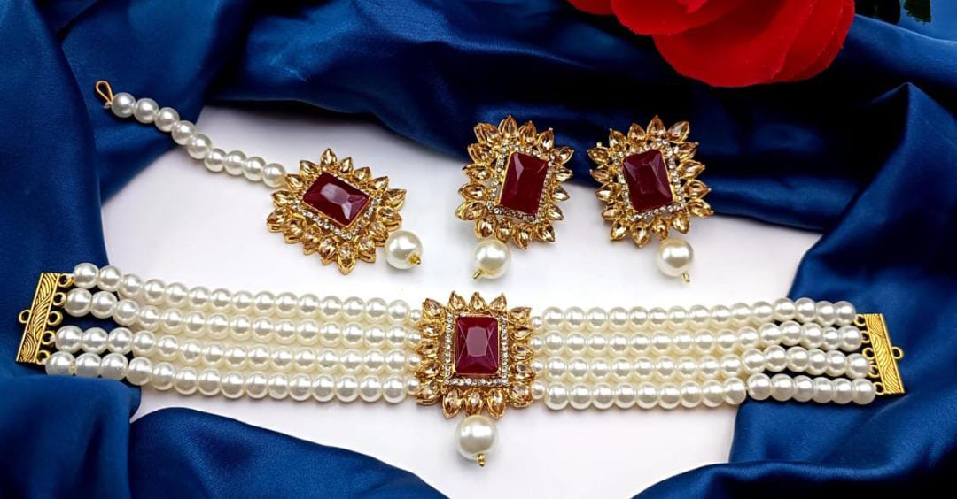 White Pearls Choker Set