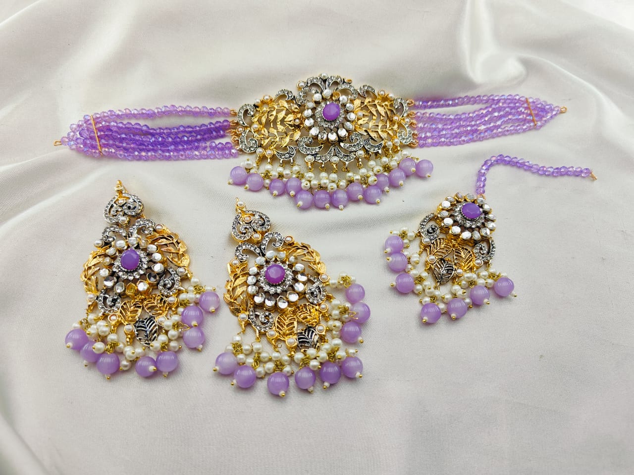 TO Much Fine Choker Set