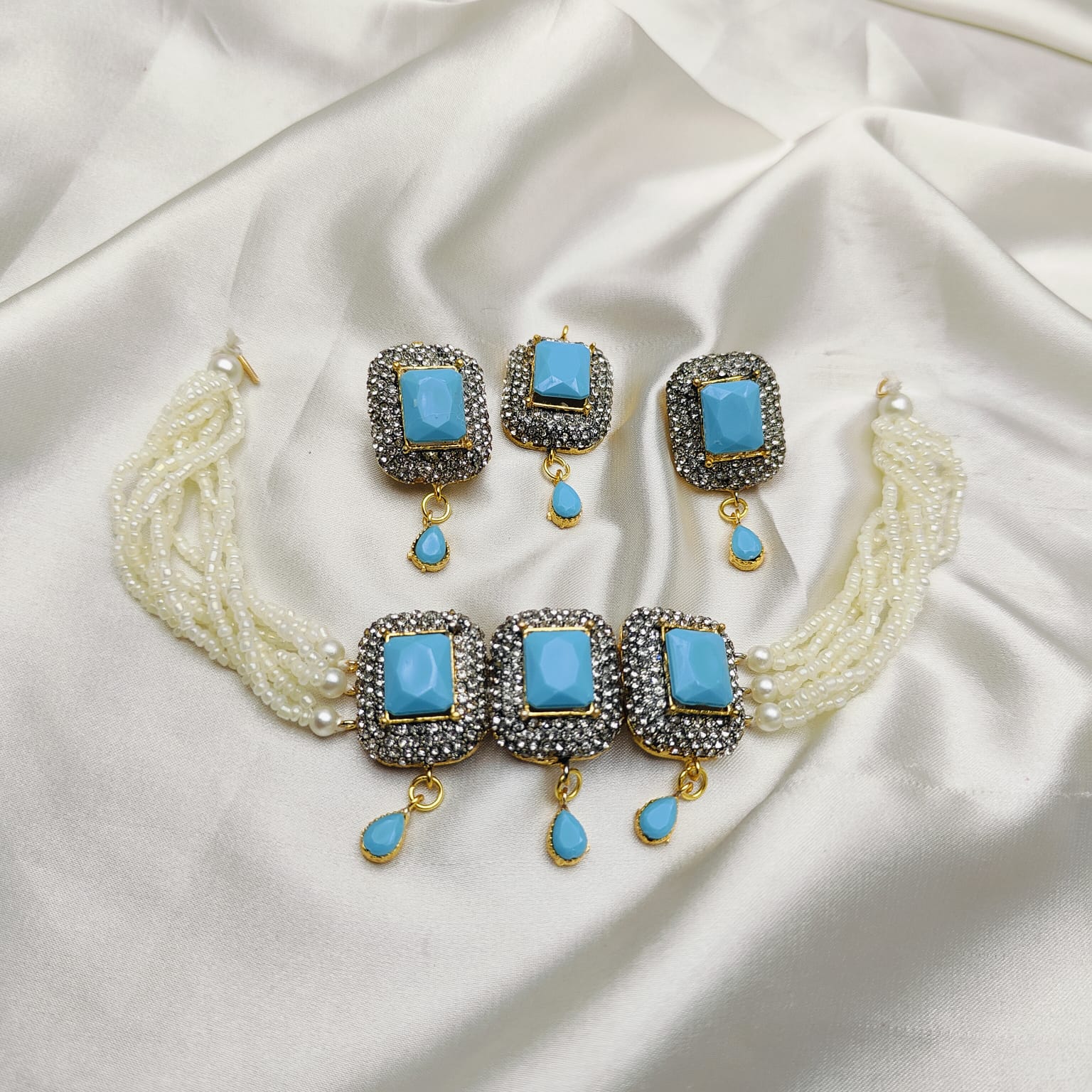 White Pearls Choker Set