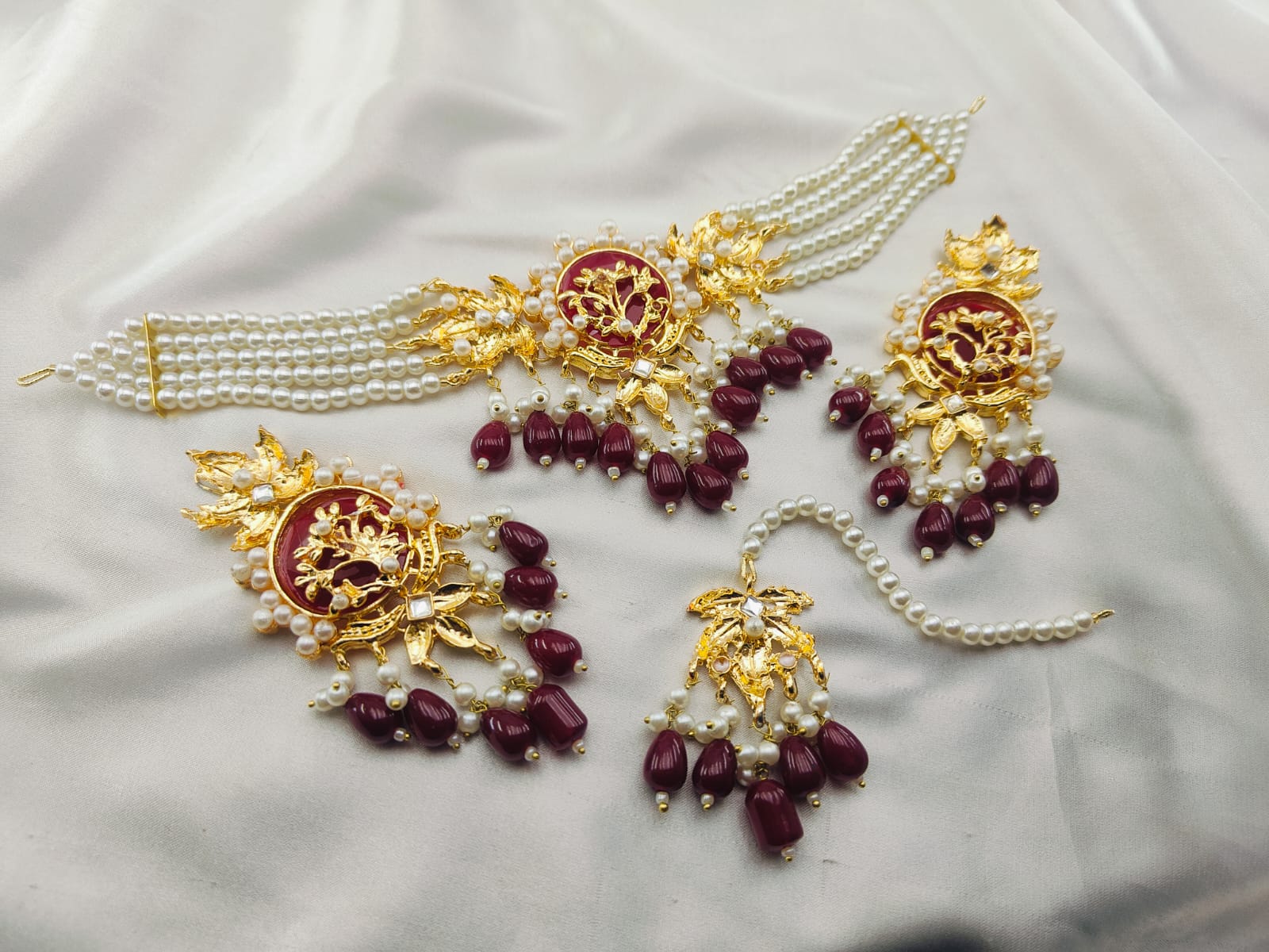 Golden Base Neacklace Set