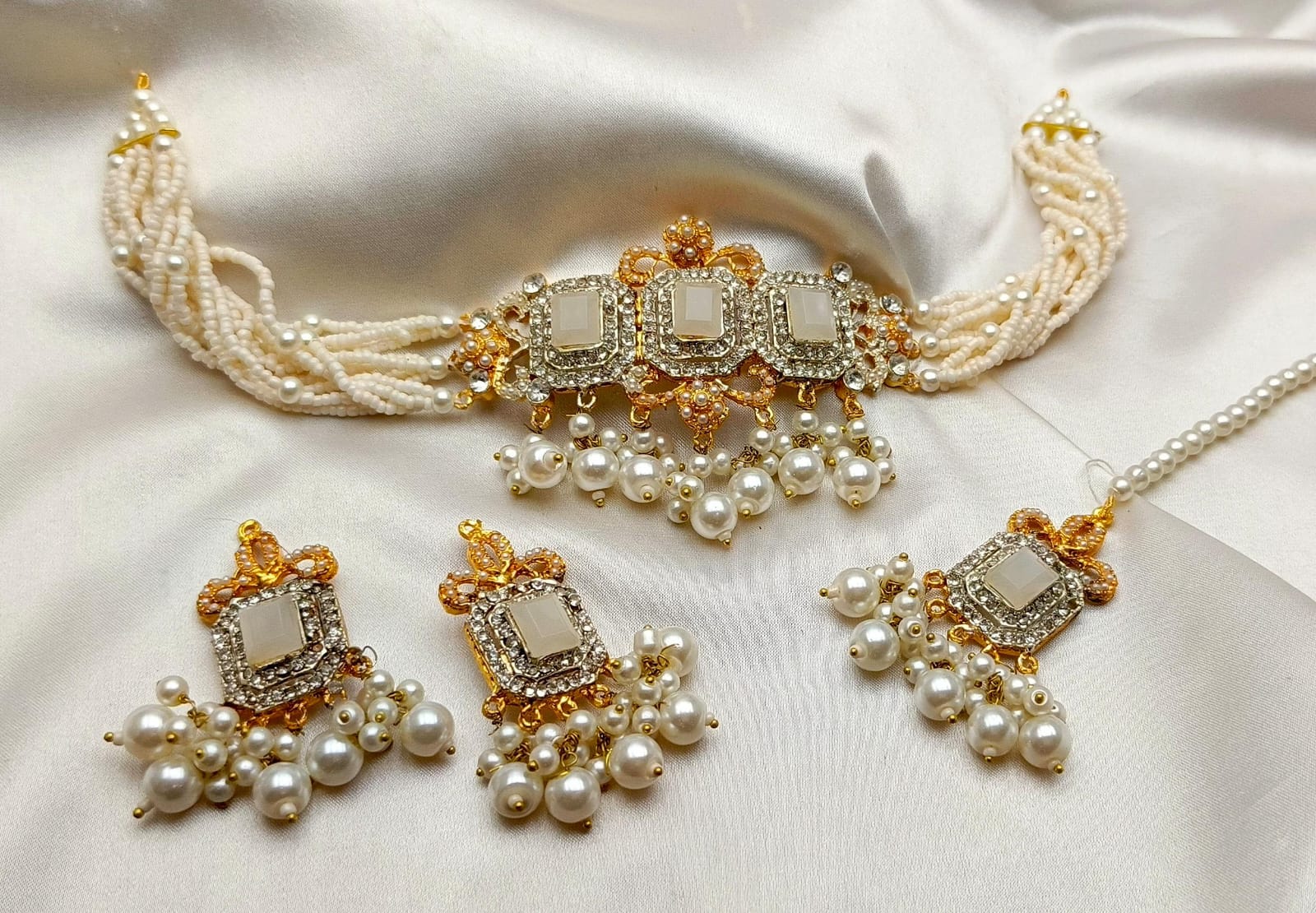 White Pearls Choker Set