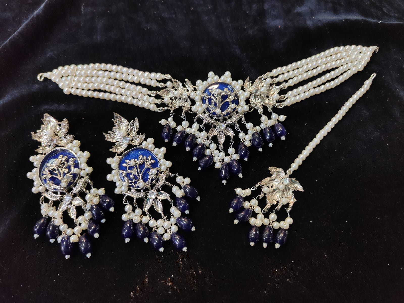 Silver Base Neacklace Set