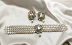 Simple White Pearls Choker