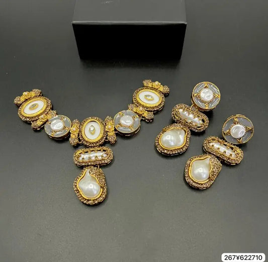 Sparkle in Style — Trendy Choker Set for Every Occasion