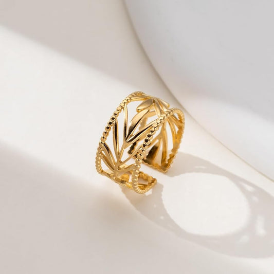 🌿 The Tropical Split-Leaf Ring