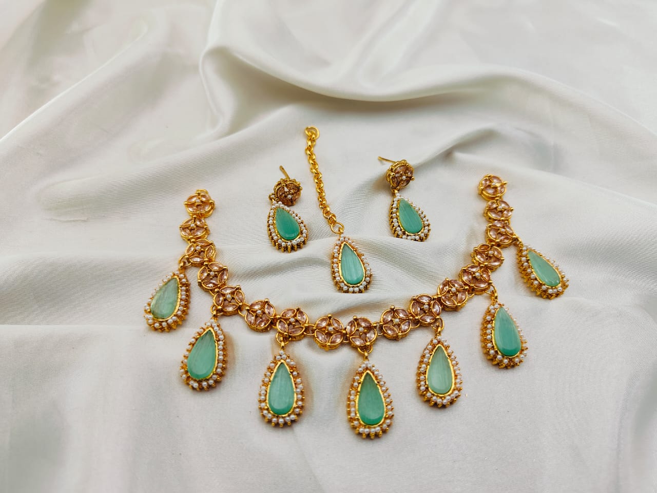 Elegant Stones Neacklace Set