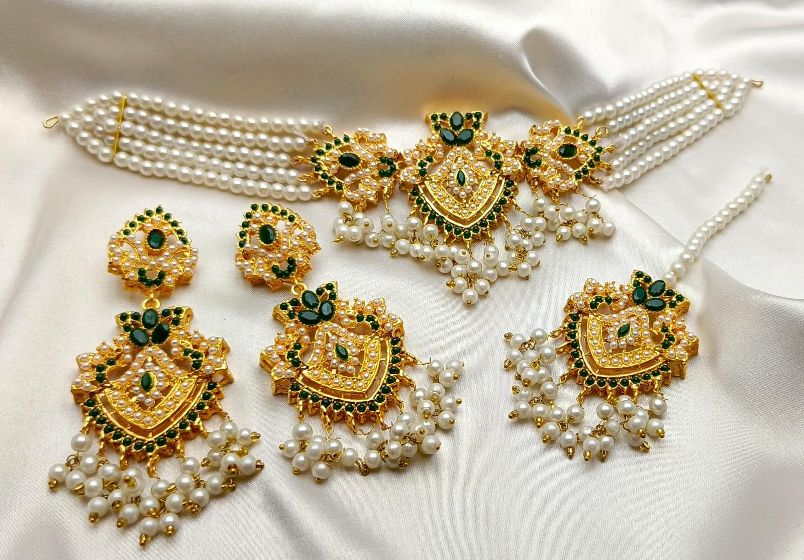 Fine Quality Neacklace Set