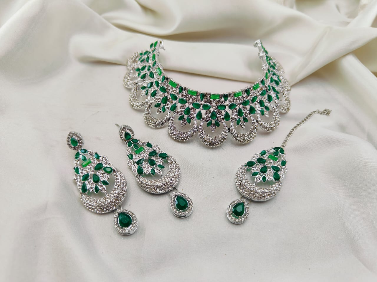 Silver Base Neacklace Set