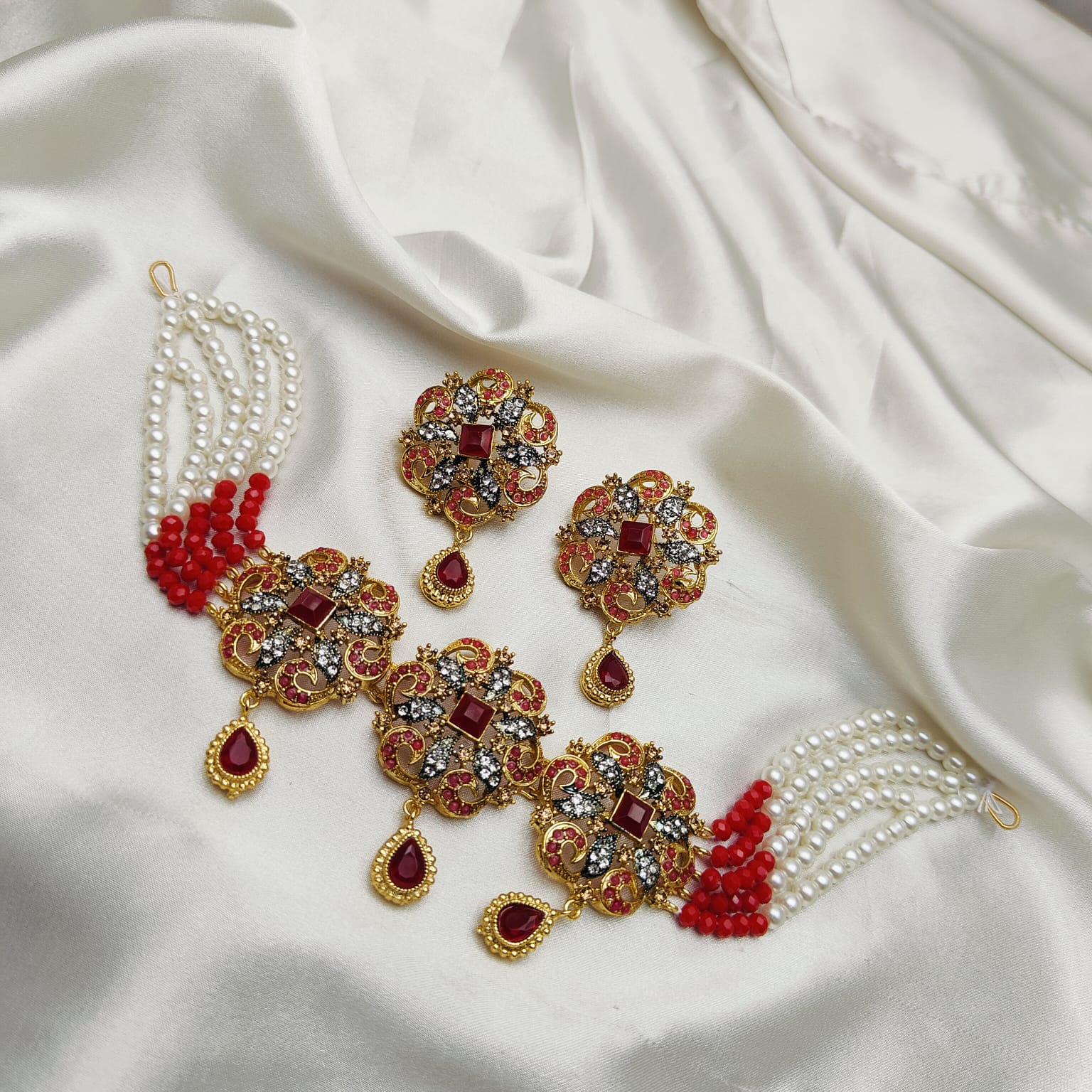Casting Party Choker Set