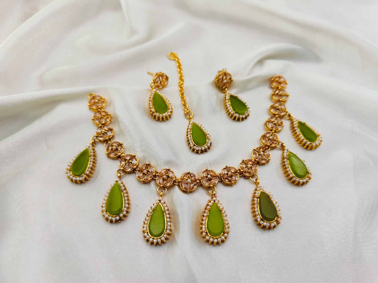 Elegant Stones Neacklace Set