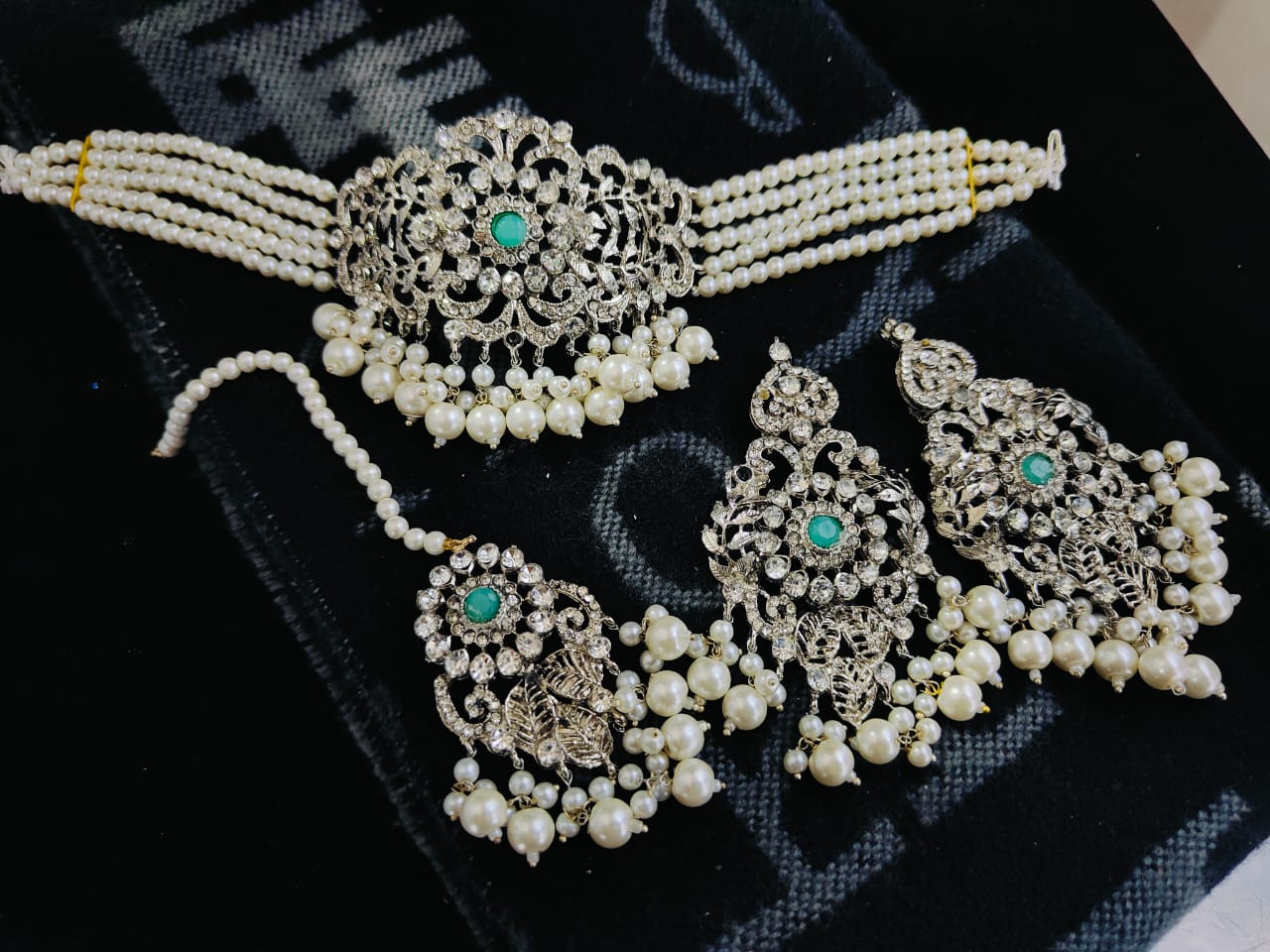 Silver Base Real Stones Choker Set