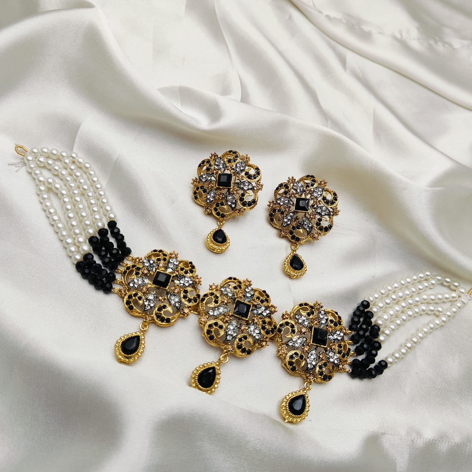 Casting Party Choker Set