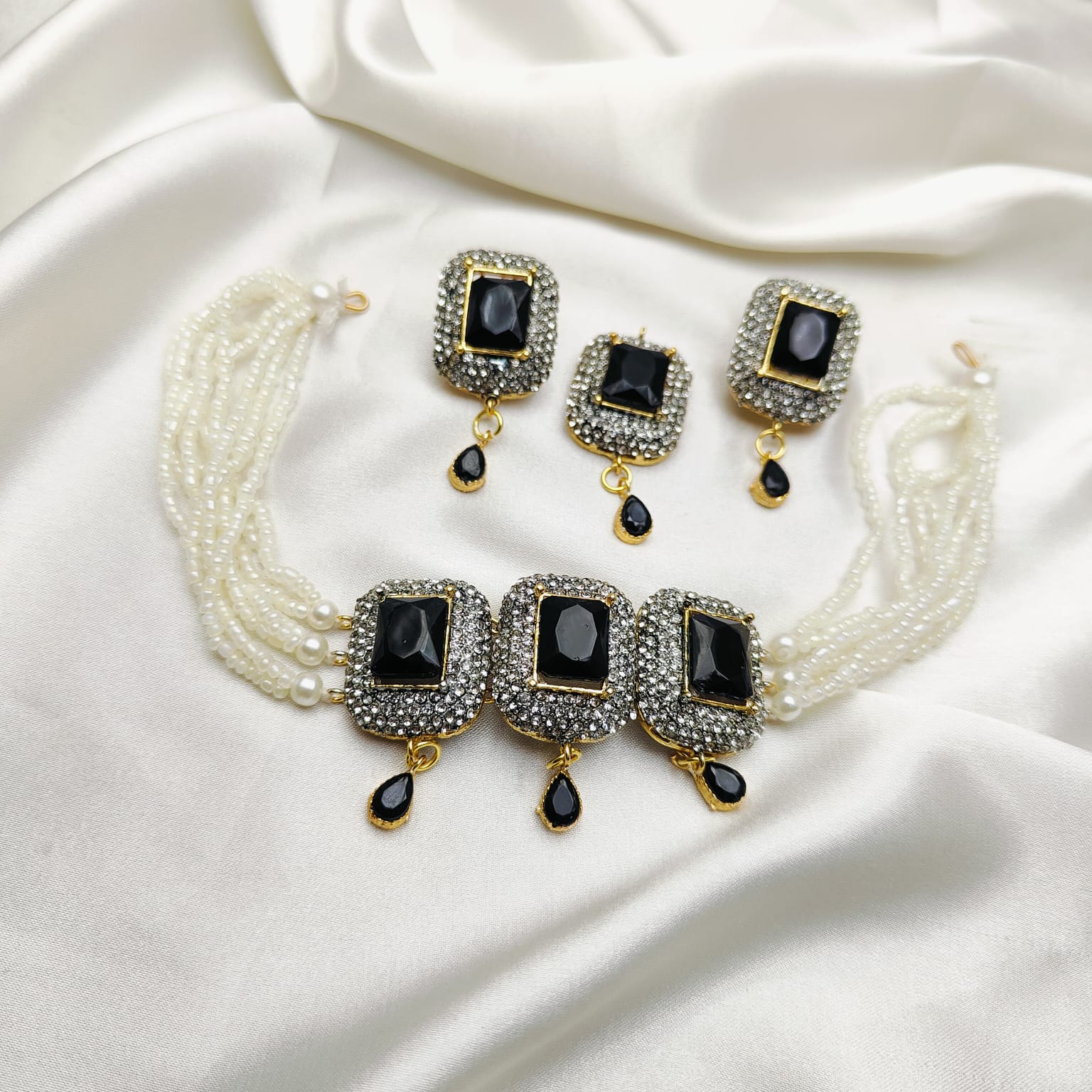 White Pearls Choker Set