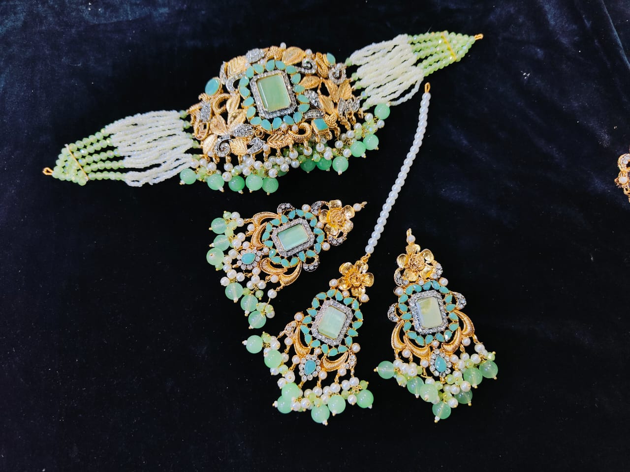 Fine Quality Neacklace Set