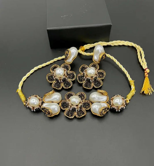 Luxurious Gold Plated Floral Choker Set