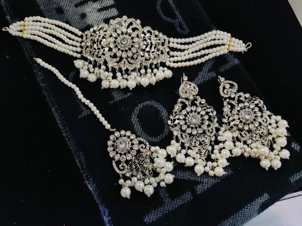 Silver Base Real Stones Choker Set